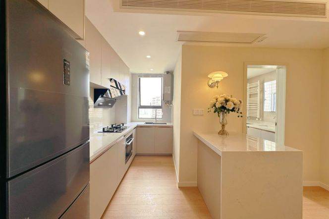 Modren 2brs with wall raditor belong to Jing an temple area ,