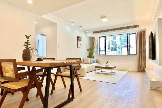 2 Brs, 1 Living room with Lots of Storage room, 120 sqm @ Xujiahui station L9