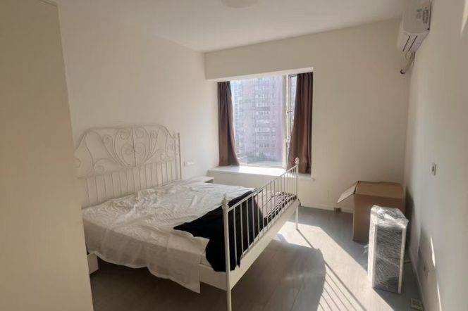 2 Brs, 1 Living room, 120 sqm, Newly renovated with Fixed Parking @ Yaohong metro L15