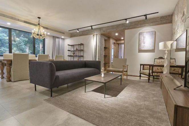 2 Brs, 2 Baths with Open Balcony, 140 sqm, Floor Heating @ IAPM 