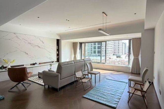3 Brs, 2 Baths, 183 sqm, High end Compoud @ Yuyuan Garden L10
