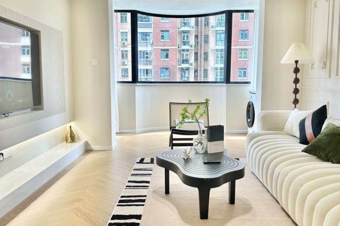 Mordern 2Br,Nr Zhong Shan Park station ,L2,3,4