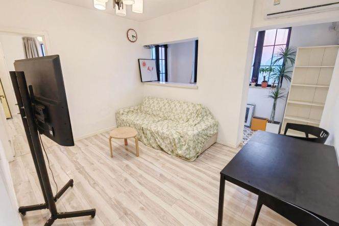 Amazing view in Old XuHui, easy to IAPM + L 2/12/13 West NanJing Rd St. 