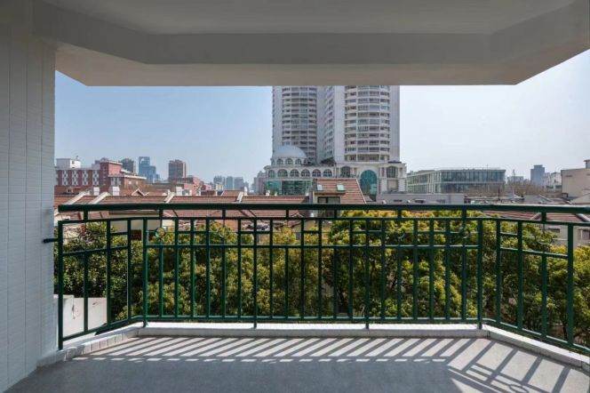 nice 3brs floor heating open balcony beside IAPM line 1,10,12 only 31K