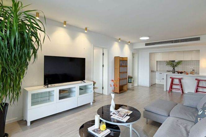 very modern big 2brs big open balcony floor heating in Xintiandi only 24.7k