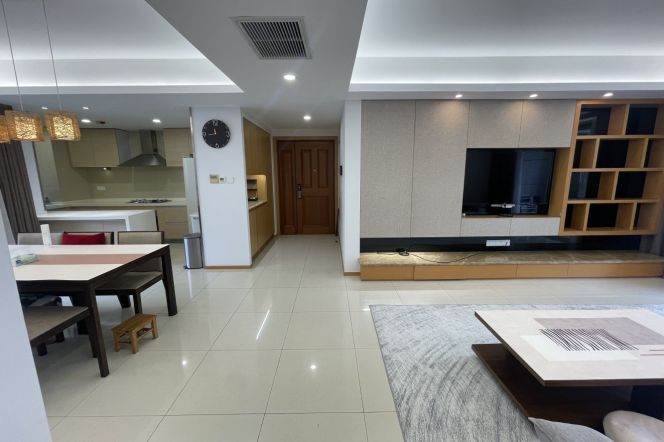 Outdoor balcony,3Br,2Bth,Nr West Nan Jing rd station