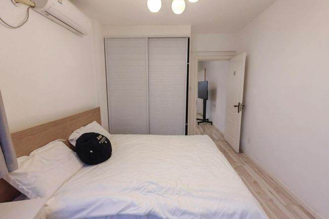 Amazing view in Old XuHui, easy to IAPM + L 2/12/13 West NanJing Rd St. 