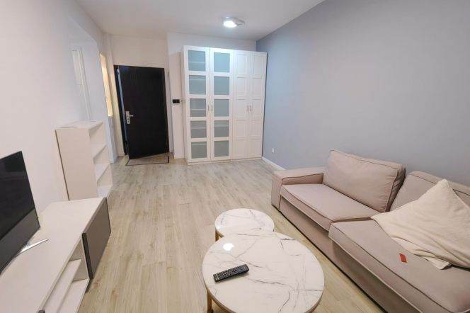 Popular compound 1 br near Jing'an Temple St. easy walking to L 2/7