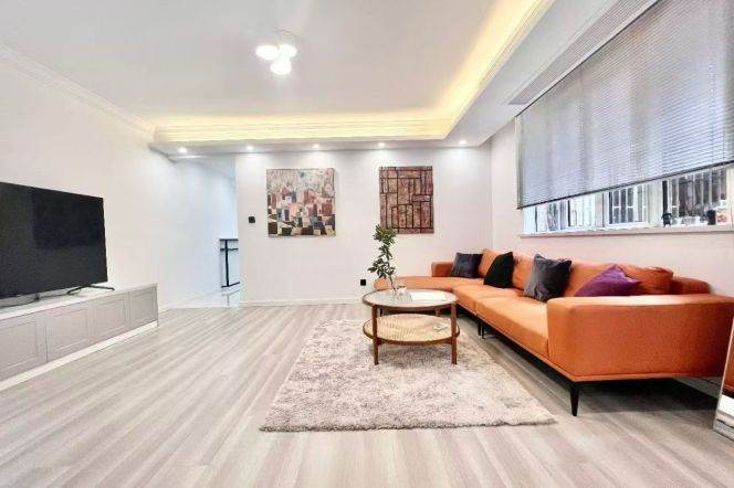 2 brs near L14 wuding rd station