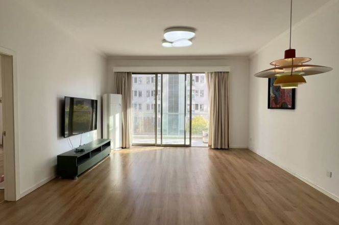 nice 3brs open balcony in most popular compound Xintiandi only 28K