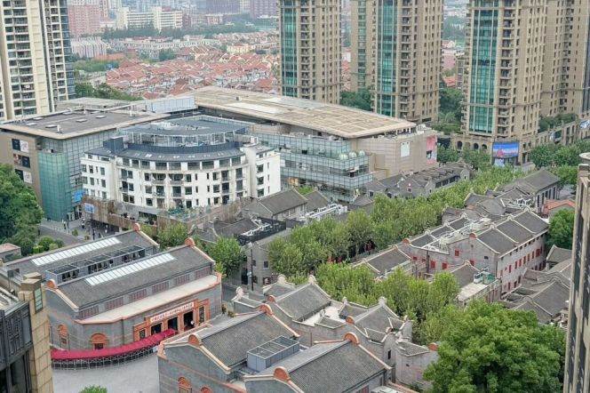 very modern big 2brs big open balcony floor heating in Xintiandi only 24.7k