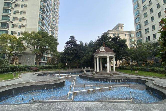 Awesome 4Brm With A Balcony Near Line 4 Luban Rd