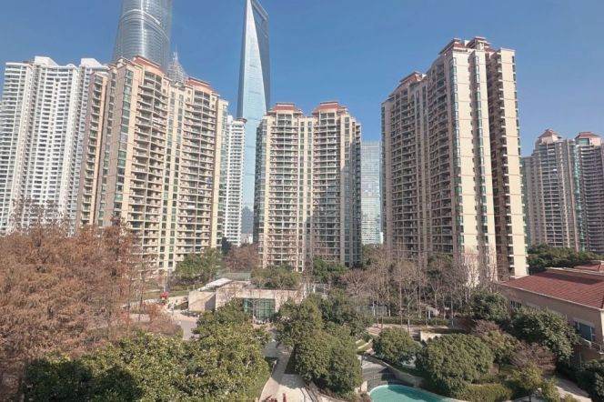 modern 2br open balcony nice furniture in Yanlord ,Lujiazui IFC only 19K 