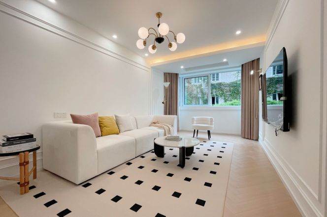 Taikang/Sinan road bright 2brs/2lr/2ba apt; L9