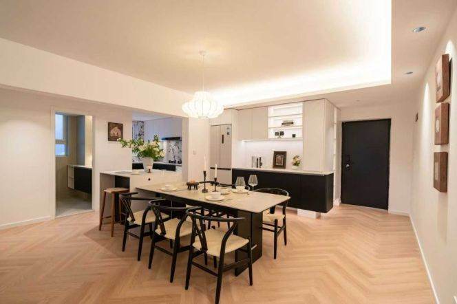 3 Brs, 2 Baths with Open Balcony, 150 sqm with Floor Heating @ Yishan metro L9