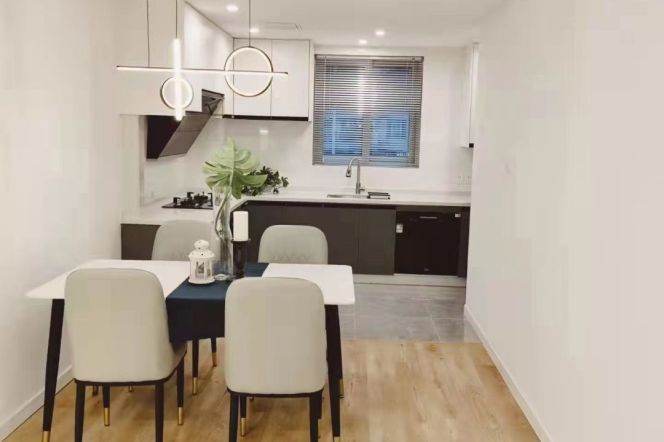 2 Brs with Balcony, Floor Heating, 120 sqm @ Dapuqiao station L9