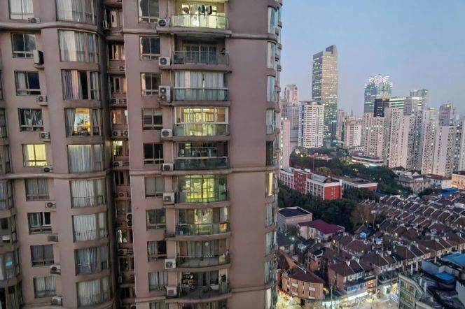 Popular compound 1 br near Jing'an Temple St. easy walking to L 2/7