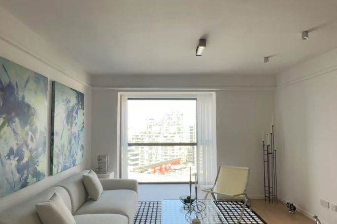 3 Brs, 2 Baths, 150 sqm with Brand-new Dec @ Yishan metro L9
