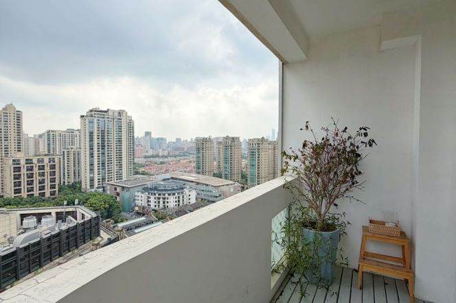 very modern big 2brs big open balcony floor heating in Xintiandi only 24.7k