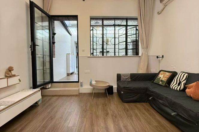 Nice yard 1Br/1Lr/1Bt apt nr Jiangsu rd,M2/7/11/14