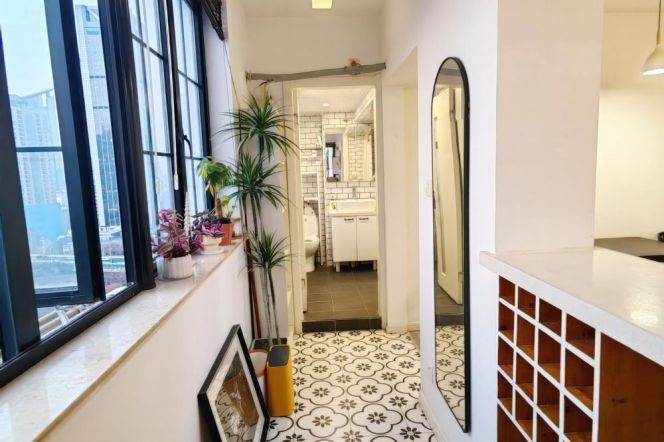 Amazing view in Old XuHui, easy to IAPM + L 2/12/13 West NanJing Rd St. 