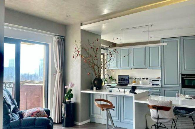 2 Brs, 2 Baths with Open Balcony, Nice View, 167 sqm, Floor Heating @ Hengshan metro L1