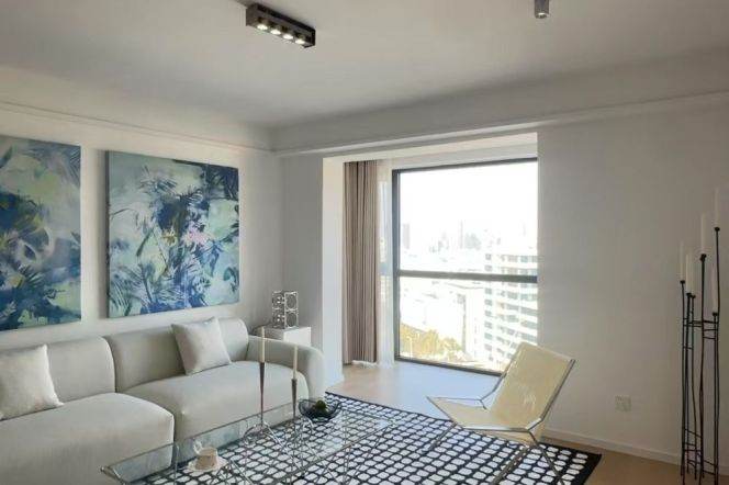 3 Brs, 2 Baths, 150 sqm with Brand-new Dec @ Yishan metro L9