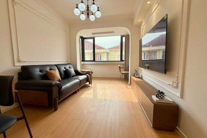 loushanguan rd elevator 1BR/living room@L2/15