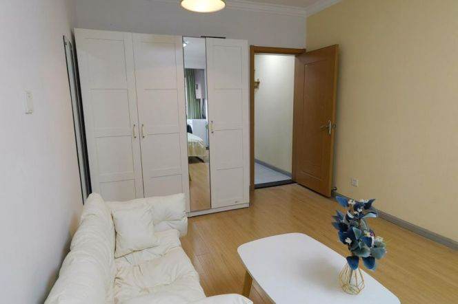 Cozy 1 br near XinTianDi , 5 mins walking to L 9/13 MaDang Rd St.