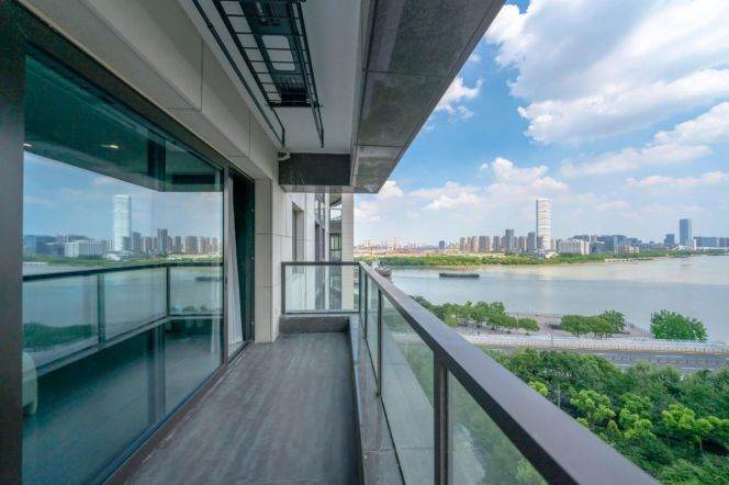 Shanghai Bay Phase 3, a luxury residence in Xuhui Riverfront area, featuring a view of the river.