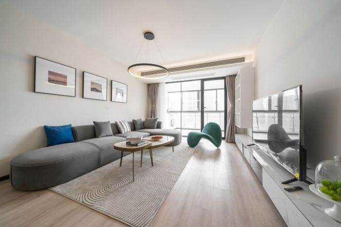 Awesome 4Brm With A Balcony Near Line 4 Luban Rd