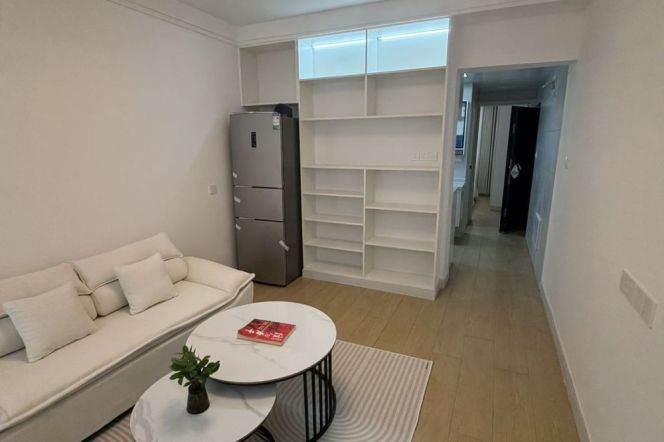 Cozy 1Brm With A Yard Near Line 3/4 West Yan'an Rd