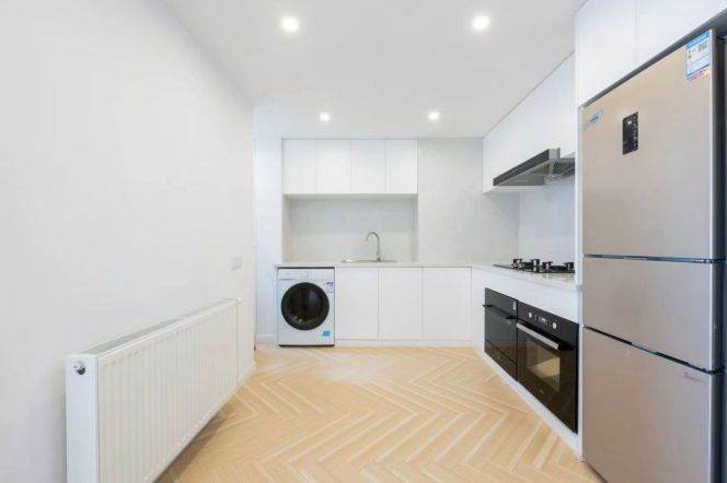 nice 3brs floor heating open balcony beside IAPM line 1,10,12 only 31K