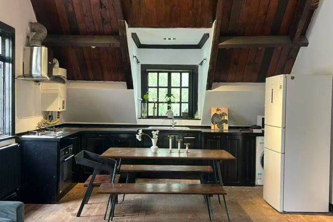 Featured A-frame 1+1Bed Lane House Balcony@Yongjia Road 