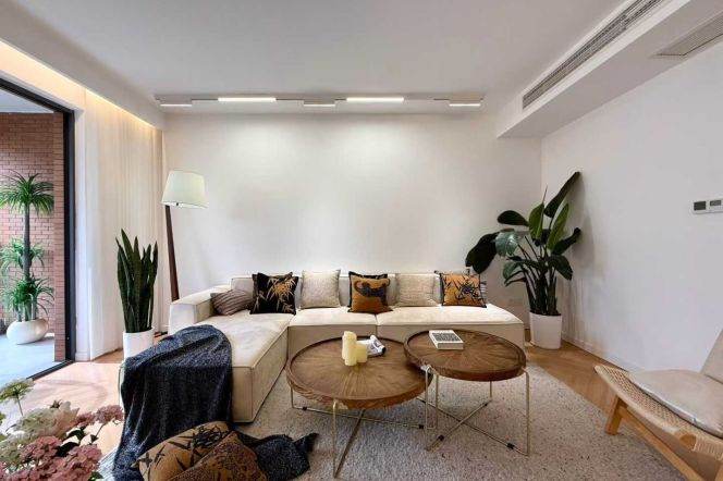 Outdoor balcony,3br,Nr West Nan Jing rd station L2,12,13