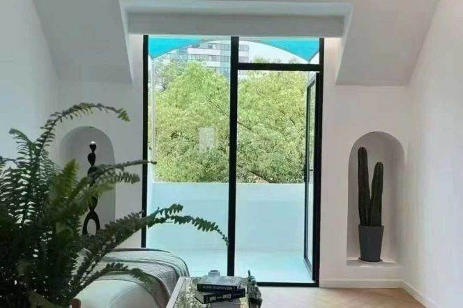 Jing'an Temple Station Bright 1Br with OPen Balcony Line1/7