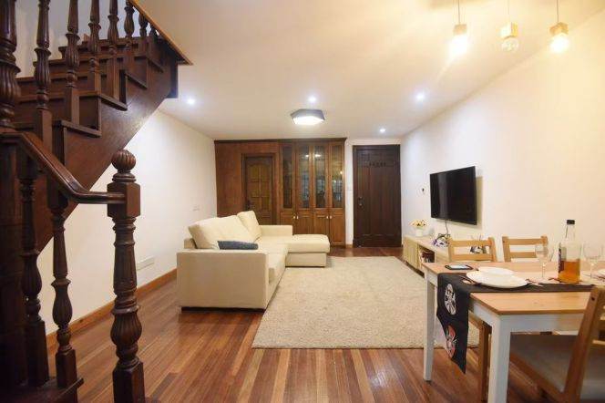 1 br near L2/L7/L14 jing'an temple station +terrace