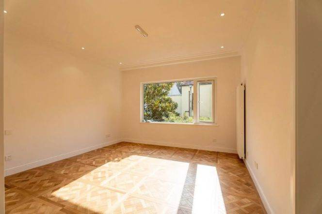 Large wide living room ,Entire Building 6beds ,close Changshu Rd/Shanghai Library