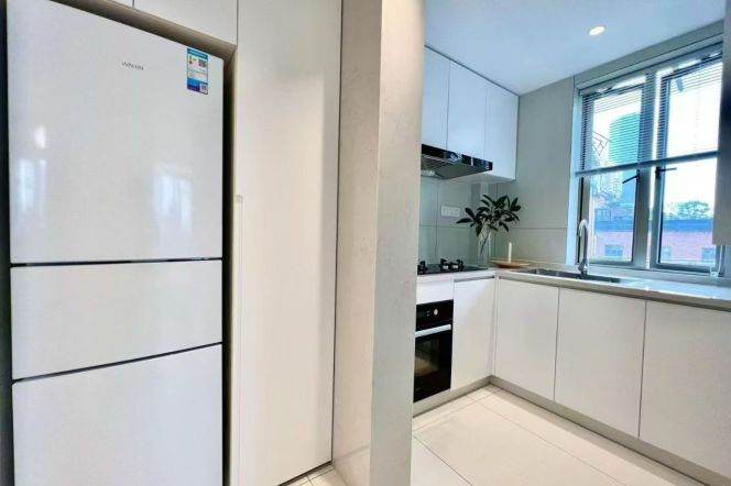 Modern one bedroom elevator Apt Central AC+oven@Zhongshan Park