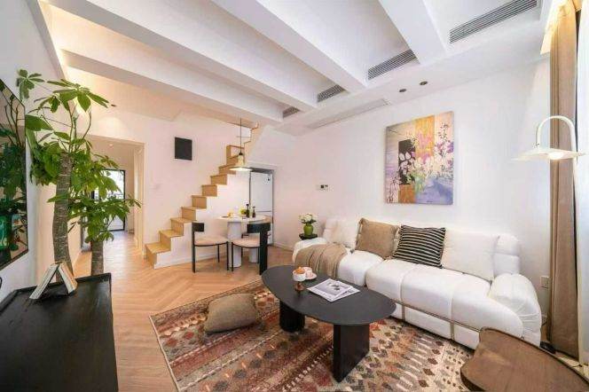 Wuding/Xikang rd floor heating 1+1brs/2lr/1ba loft apt wt balcony; L7