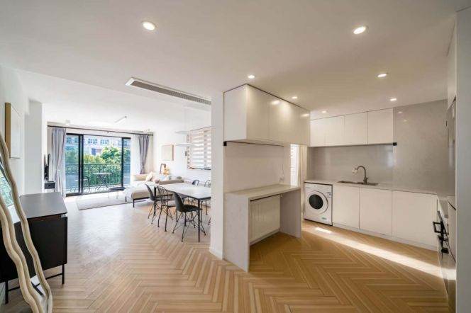 Bright 3Br+Balcony @iapm & L1/10/12 Shanxi rd station