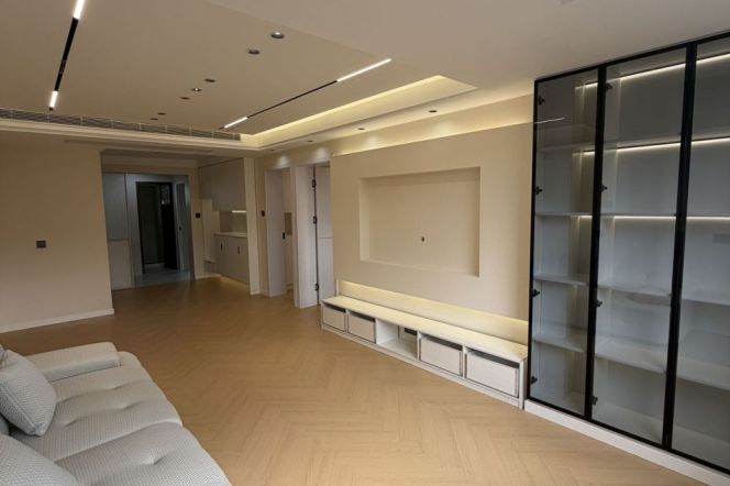 Newly Renovated 2Br/2Lr/1Bt@L2 Beixinjing Metro Station 