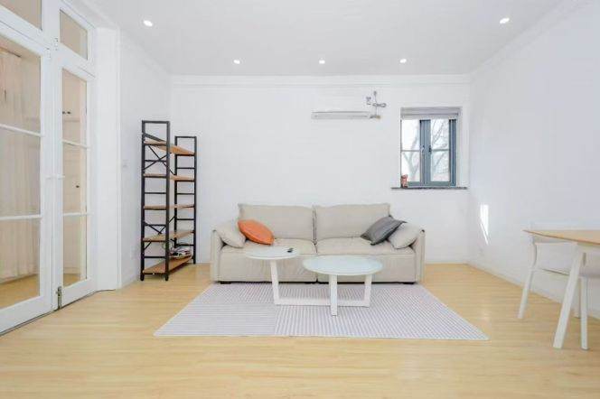 Snag a 1Bed Apartment Near Nanjing West Road Subway for ¥8,000/Line2 12 13