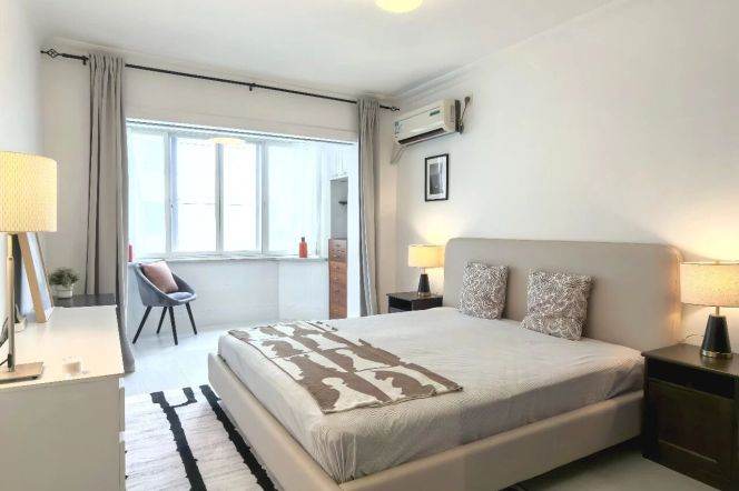 Elevator Spacious 1Br/2Lr/1Bt@L2/7/14 Jing’an Temple Station 