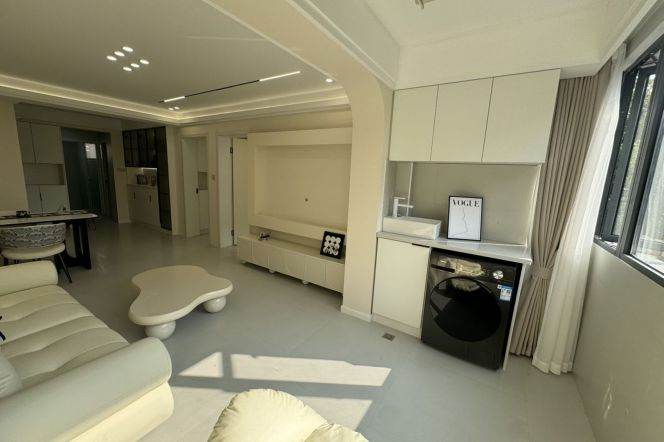 Newly Renovated 2Br/2Lr/1Bt Close to L2 Beixinjing Metro Station 