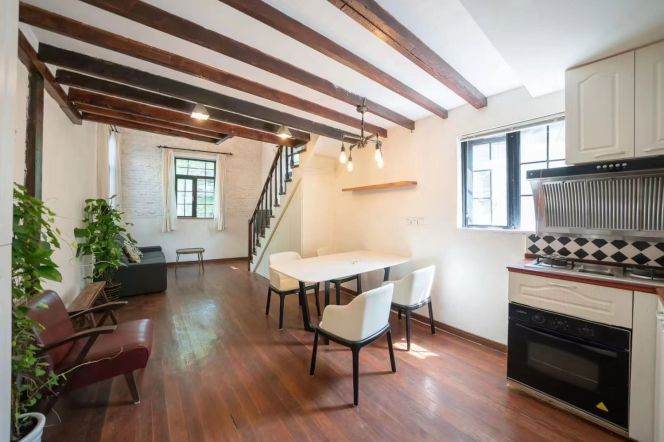 High ceiling beautiful duplex 1BR APT nr IAPM 8k