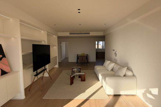 new 3brs floor heating nice view modern furniture near Zhong shan park line 2,3,4