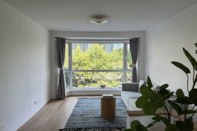 Modren douplea 3brs with floor heating in  central downtown