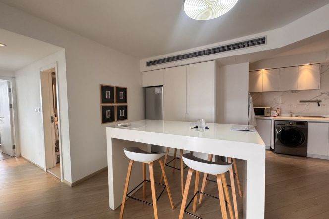 Modren 3brs with floor heating and balcony in  central downtown 