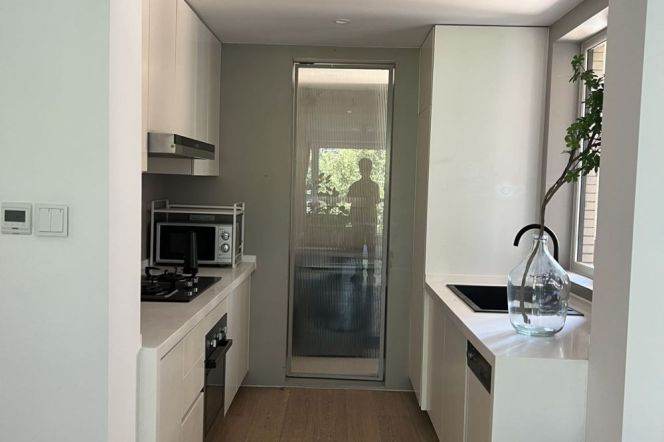 Modren douplea 3brs with floor heating in  central downtown